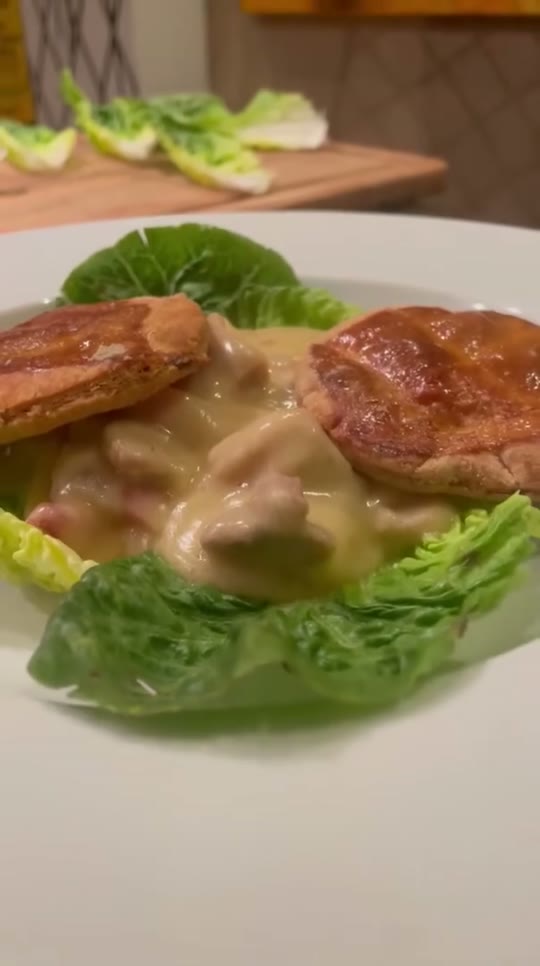 Biological Chicken Pie with Pancetta and Double Puff Pastry