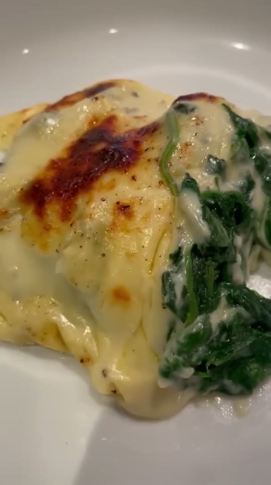 Organic Spinach Casserole with Cheesy Sauce