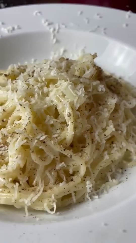 Organic Spaghetti with Pecorino Cheese Sauce & Crushed Peppers