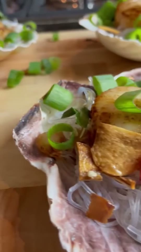 Pan-Seared Scallops on Vermicelli with Crispy Garlic Chips
