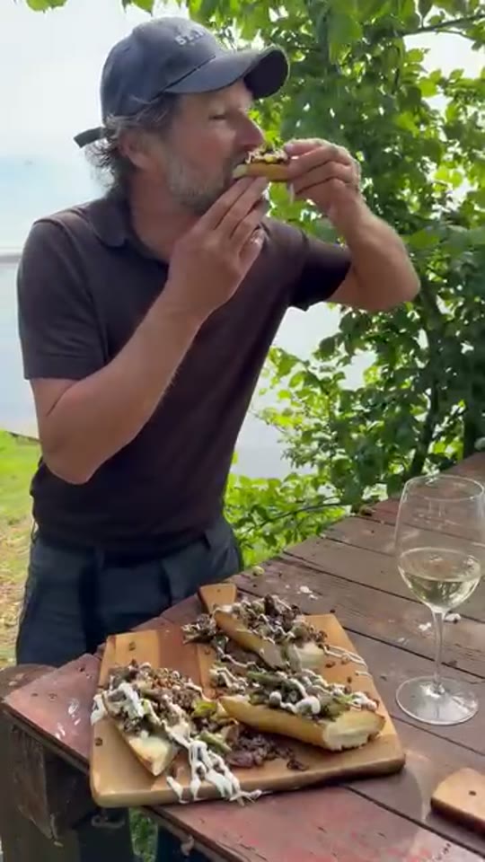 Organic Sandwich with Ground Meat, Asparagus, and Anchovies