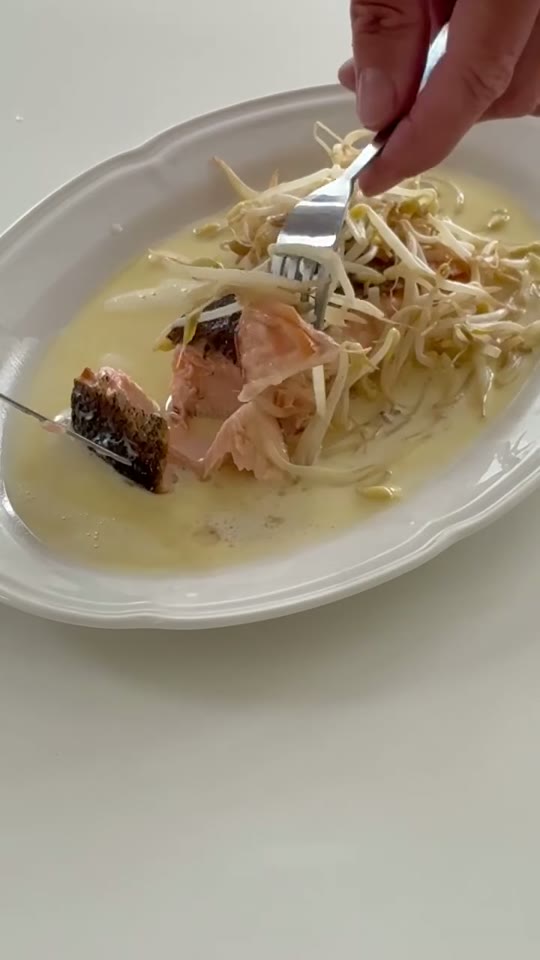 Organic Salmon Fillet with Tarragon and Bean Sprout Sauce