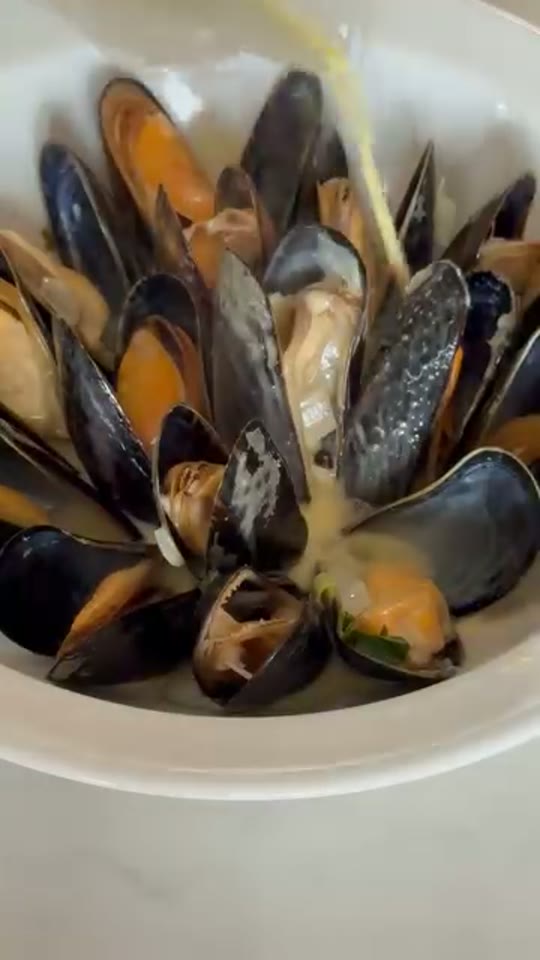 Organic Mussels with Creamy Butter Sauce