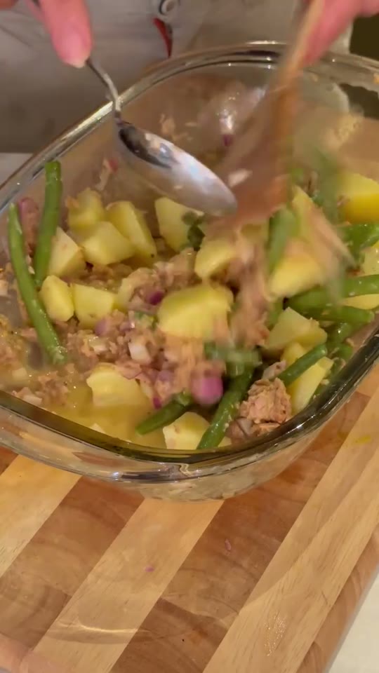 Potato, Green Bean, and Tuna Salad with Tangy Vinaigrette