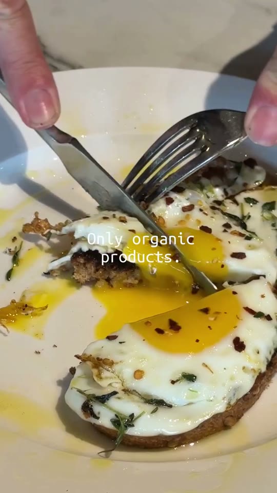 Perfect Fried Egg with Garlic and Thyme