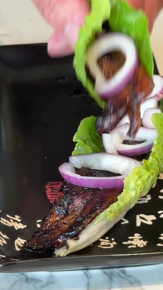 Gochujang Varkensbuik Lettuce Wraps