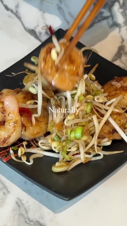 Teppanyaki Garlic Shrimp with Bean Sprouts