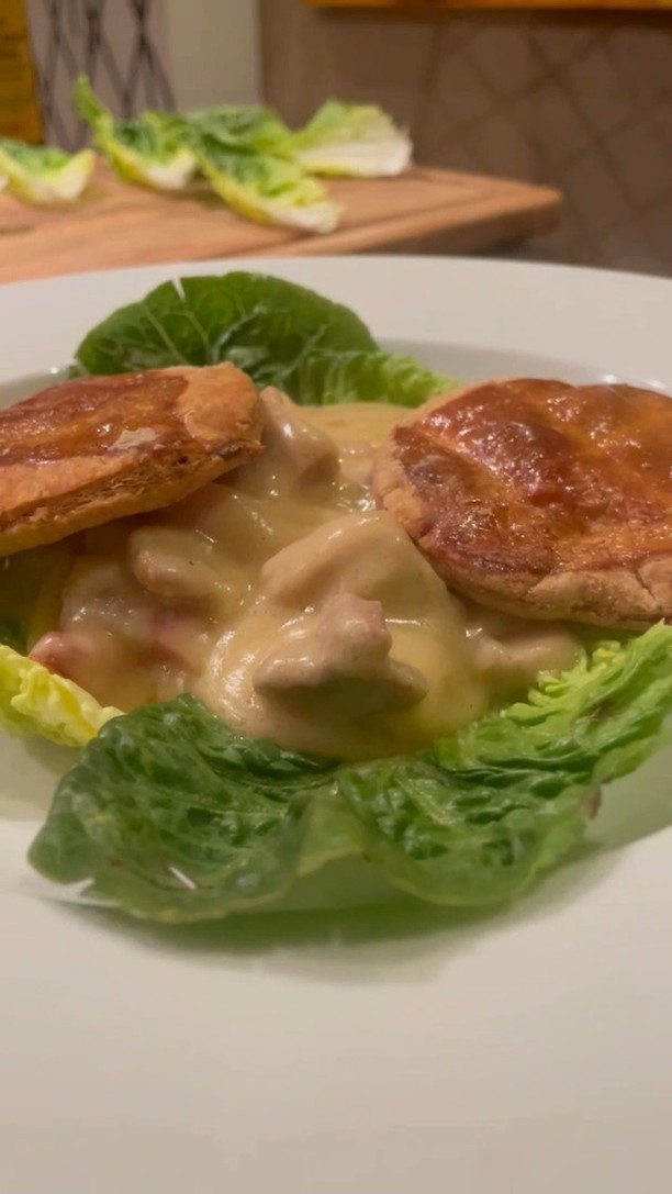 Biological Chicken Pie with Pancetta and Double Puff Pastry