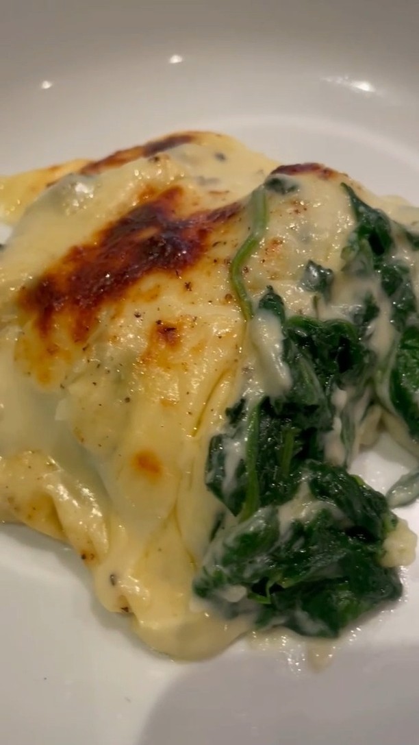 Organic Spinach Casserole with Cheesy Sauce